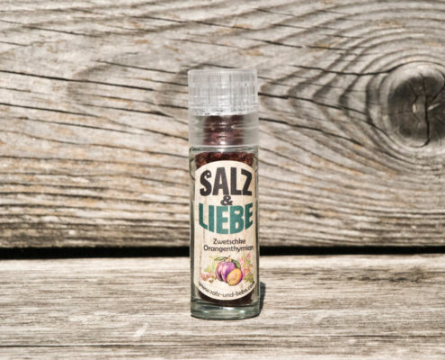 Salz und Liebe - Zwetschke - Orangenthymian Salz in der Minimühle - Grillsal